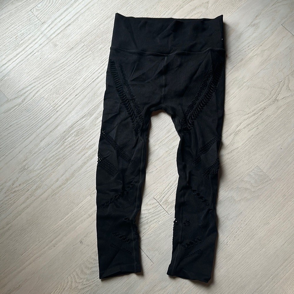 Alo cut out black seamless leggings size small